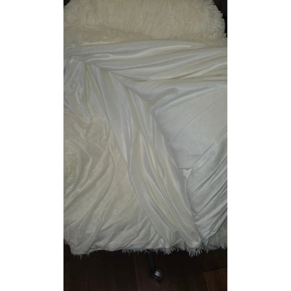 NWOT Shaggy Faux Fur Duvet Cover Set Ultra Soft Fluffy Bedding - Off-White/Ivory